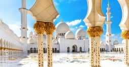 Dubai & Abu Dhabi: beauty among the dunes